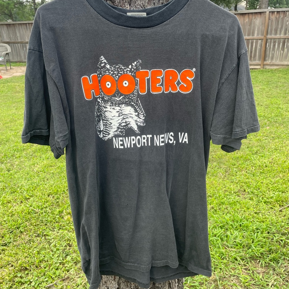 Hooters Black Graphic Short Sleeve Tee